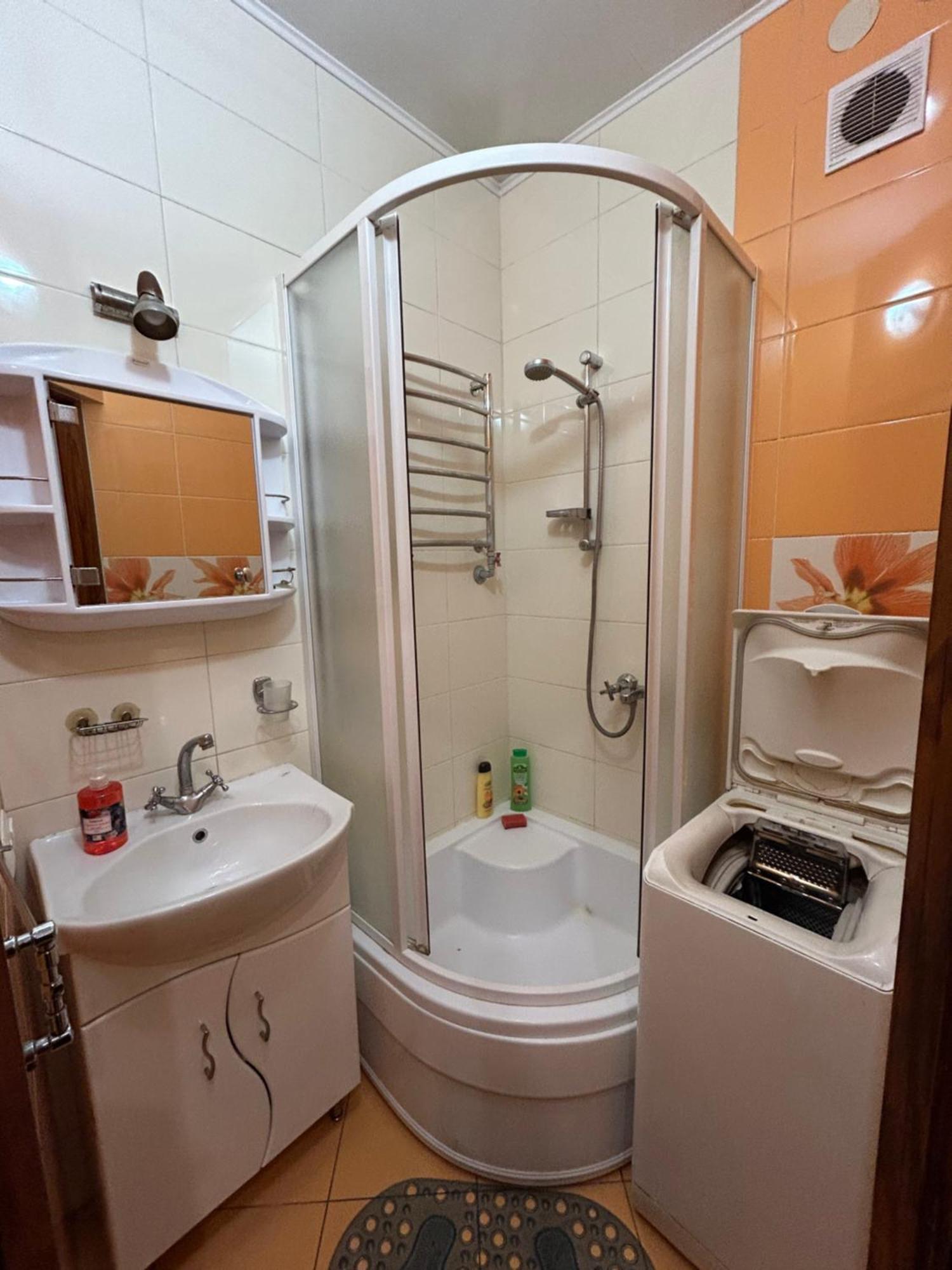 Three Bedroom Stepana Bandery Street 리우네 외부 사진